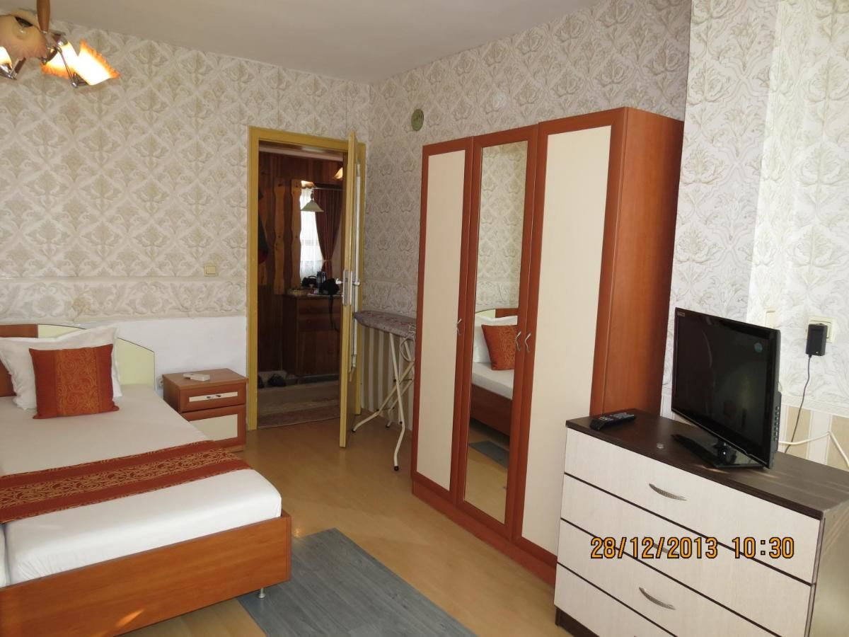 Отель Family Hotel Lebed Несебр-31