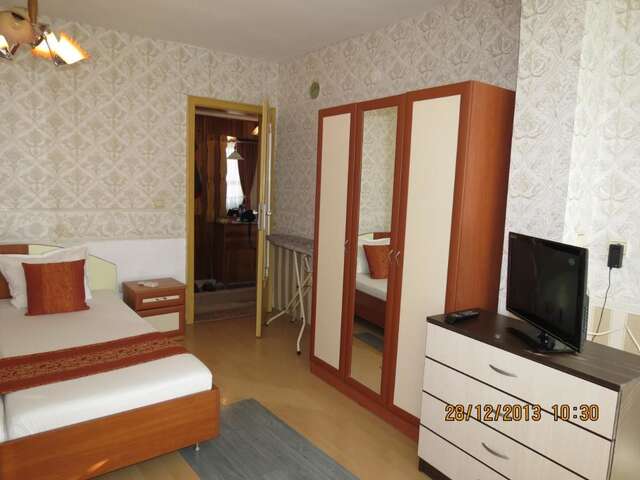 Отель Family Hotel Lebed Несебр-30